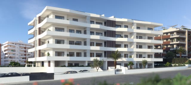 Fachada · varandas e lâminas verticais