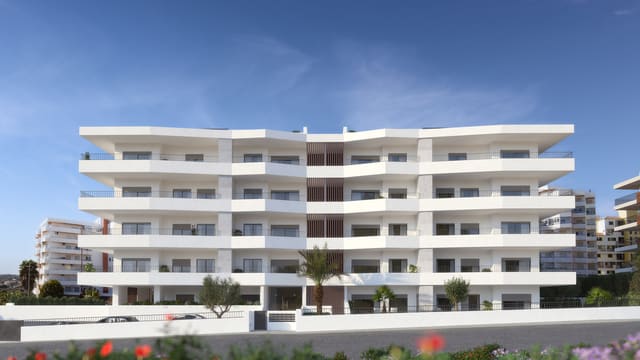 Fachada · varandas e lâminas verticais