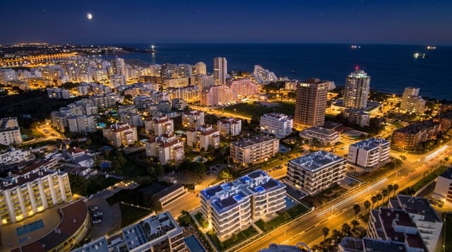 Empreendimento ao anoitecer